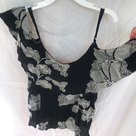 Cold shoulder top - Picture 1 of 3